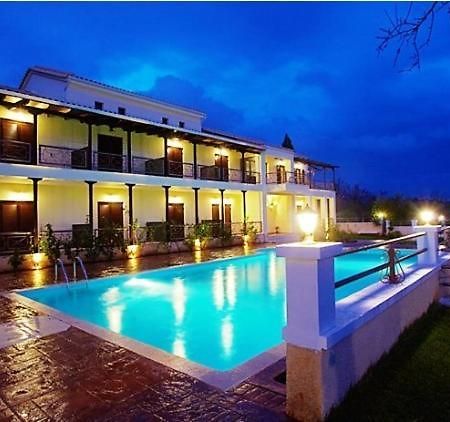 Guesthouse Michobeis Kamarina Bagian luar foto