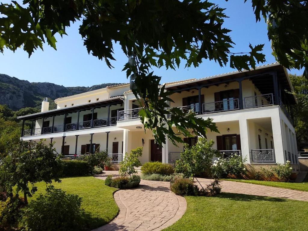 Guesthouse Michobeis Kamarina Bagian luar foto
