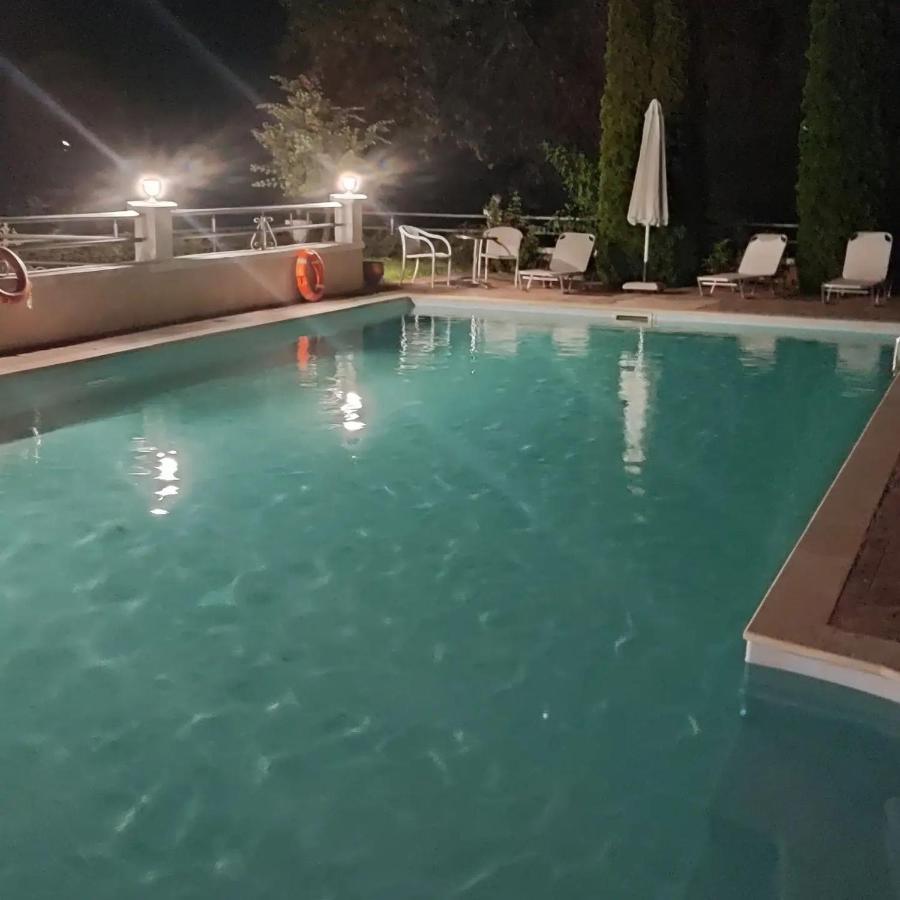 Guesthouse Michobeis Kamarina Bagian luar foto
