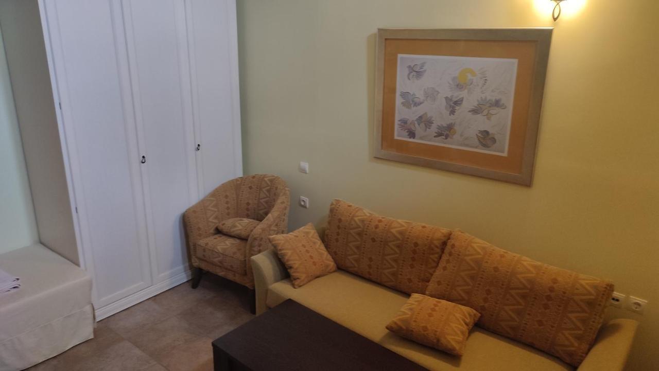 Guesthouse Michobeis Kamarina Bagian luar foto